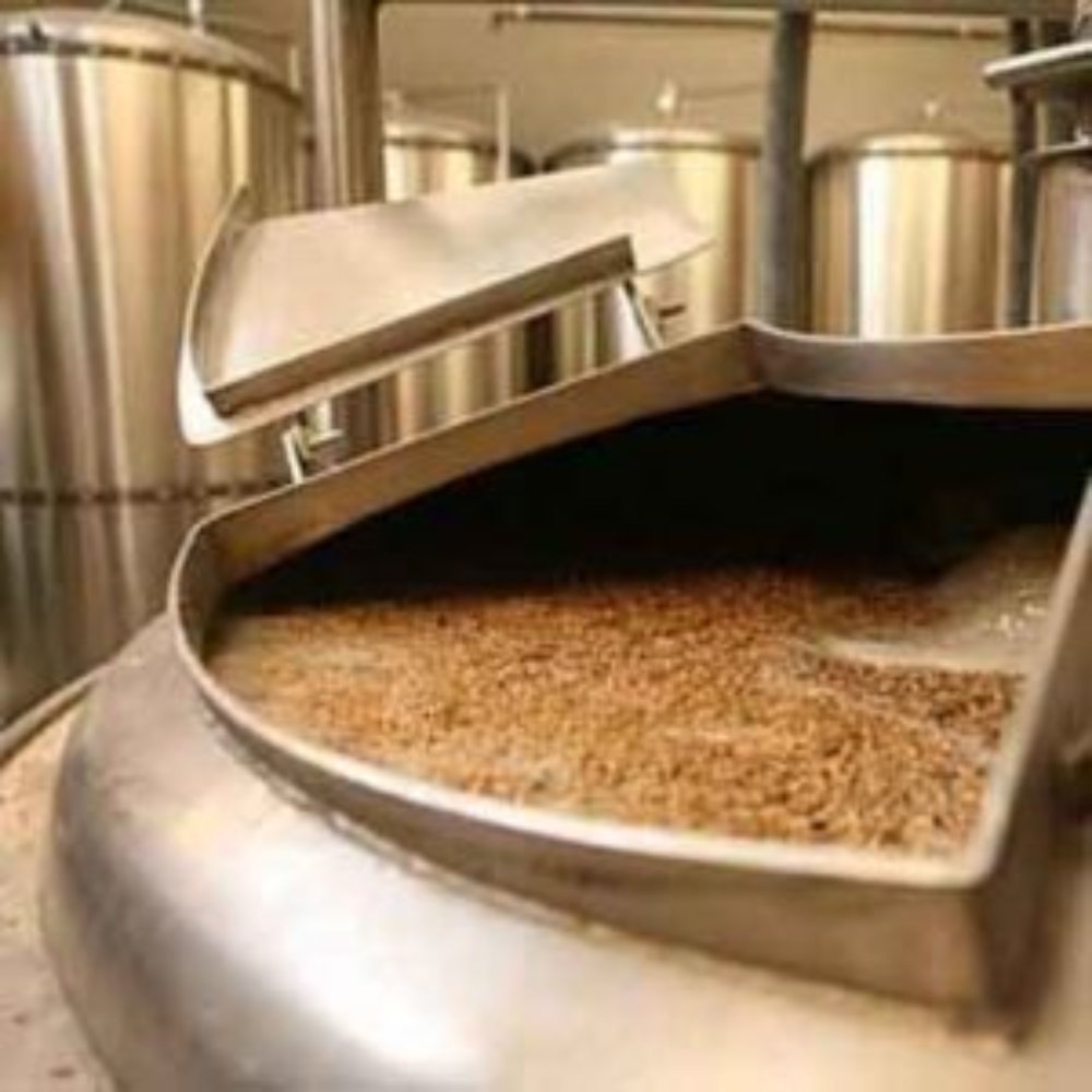 <b>How long is the wort boiled in the beer brewing equipment?</b>